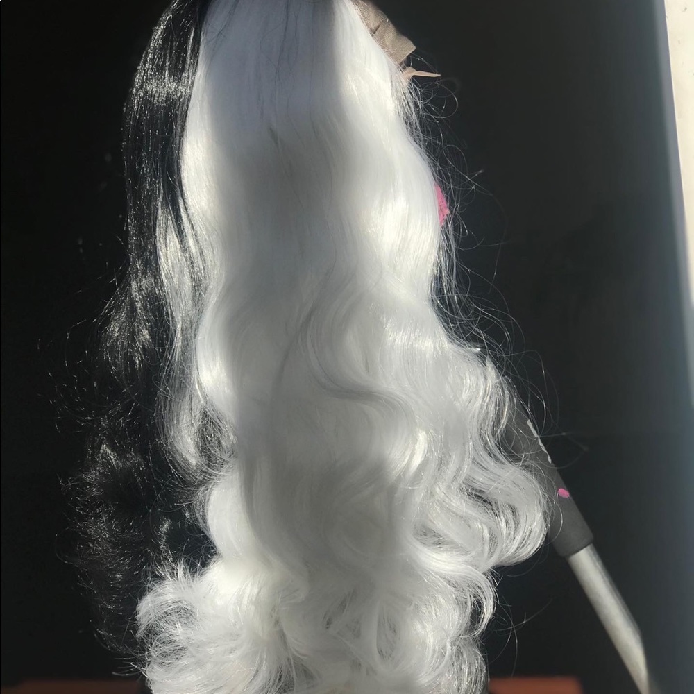 Black and white high quality synthetic wig! Transparent lace adjustable straps